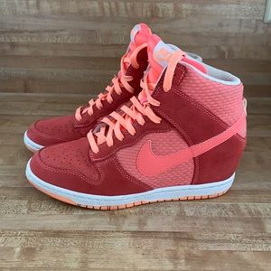 Nike Wmns Dunk Sky Hi Essential Womens Sneakers